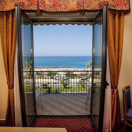 Hotel La Tonnara 4*